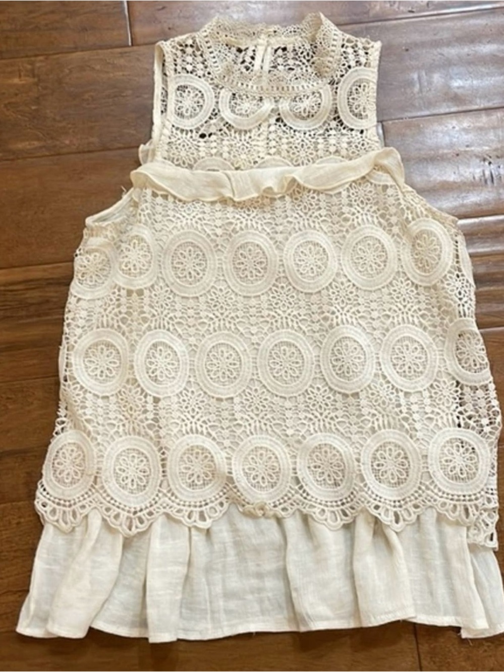 Entro vintage Cream Crochet Lace top